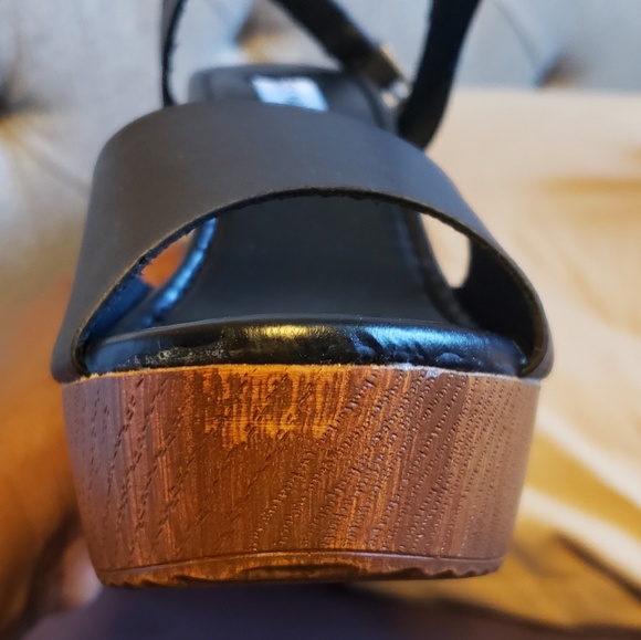 Designer Shoes - Picture 4 of 7